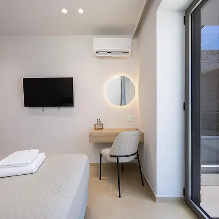 Revi - Elegant With Private Pool *
