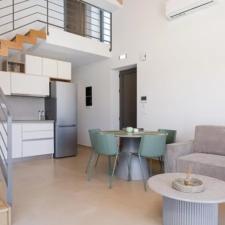 Revi - Elegant With Private Pool *