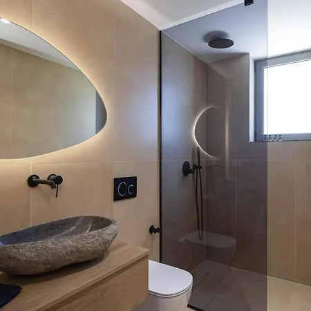 Revi - Elegant With Private Pool