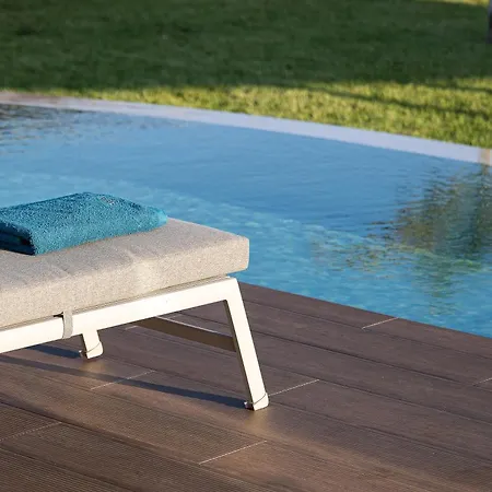 Revi - Elegant With Private Pool *