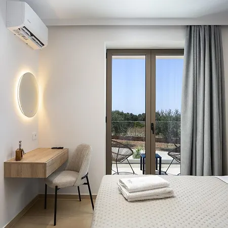 Revi - Elegant With Private Pool