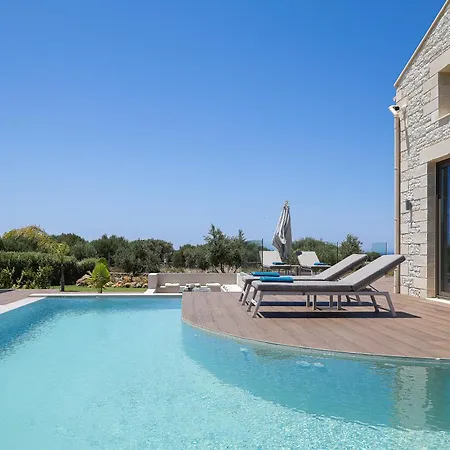 Revi - Elegant With Private Pool *