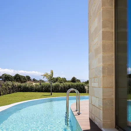 Revi - Elegant With Private Pool *