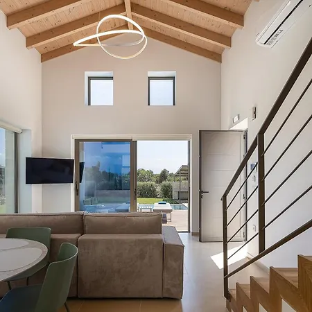 Revi - Elegant With Private Pool
