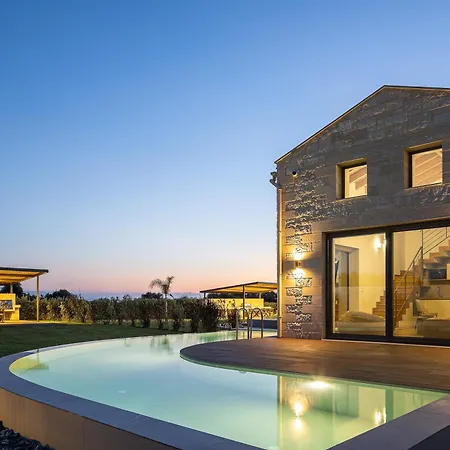 Revi - Elegant With Private Pool *