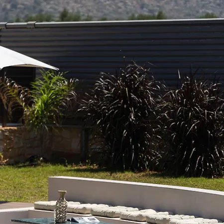 Revi - Elegant With Private Pool *